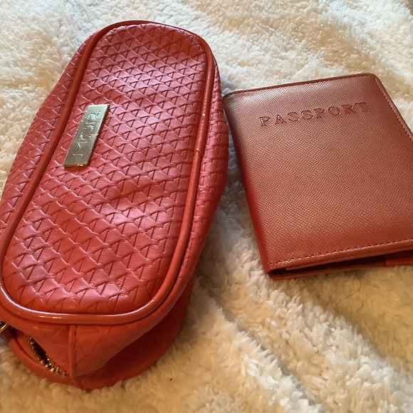 Sold MOR Cosmetic Bag/Passport Holder FauxLeather - Picture 4 of 9